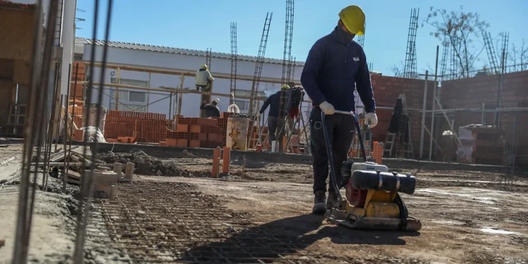 CHIMPAY: Avanza la segunda etapa de ampliación y refacción del Hospital de Chimpay  Las tareas de ampliación y refacción del Hospital "Dr. Máximo Laure" de Chimpay continúan a buen ritmo con un avance del 20%. Una obra fundamental para fortalecer la red de salud pública rionegrina.