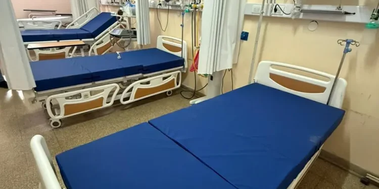 CHOELE CHOEL: Nuevo equipamiento y mejoras en el hospital  El Hospital de Choele Choel modernizó su equipamiento y mejoró sus instalaciones. Con estas acciones, el hospital amplía su capacidad de atención, moderniza su infraestructura y garantiza más confort, seguridad y calidad en la atención de los pacientes, reforzando también las condiciones de trabajo del personal de salud.