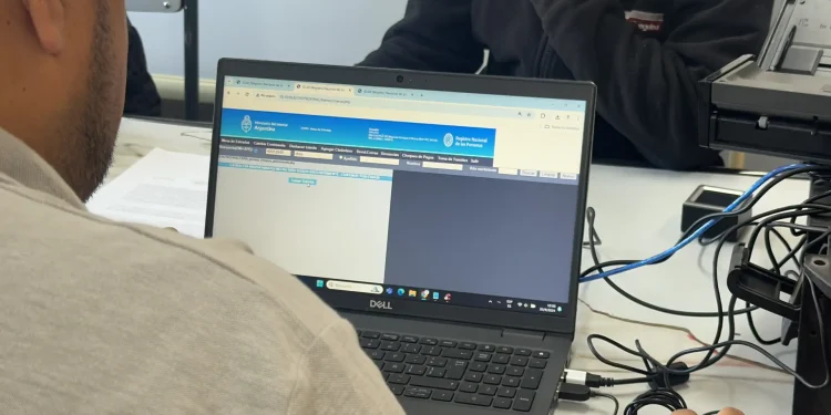El Registro Civil de Río Colorado atiende al público con normalidad  Tras haber solucionado problemas externos al organismo, esta semana el Registro Civil de Río Colorado comenzó a atender al público con normalidad para la expedición de los diferentes trámites que se realizan en el lugar y están vinculados a la documentación de identidad.