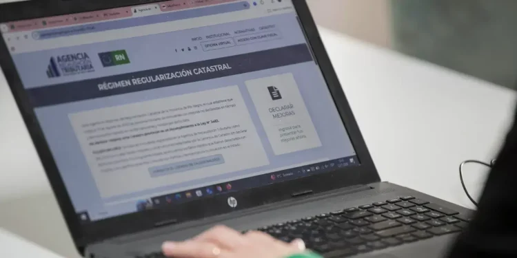 RIO NEGRO: Últimos días para adherir al Plan de Regularización Catastral  La Agencia de Recaudación Tributaria de Río Negro recuerda que el domingo 31 de agosto finaliza el plazo para acceder al Plan de Regularización Catastral, destinado a declarar construcciones no registradas en inmuebles que figuran como baldíos.