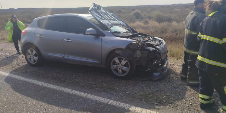RUTA NACIONALE 22: Una colisión por alcance se produjo en las primeras horas de la tarde de éste viernes  Sobre la ruta nacional 22, a la altura del kilómetro 1025, en cercanías de Coronel Belisle.
