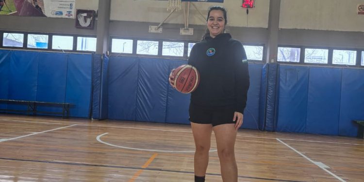 LAMARQUE: La deportista Lamarqueña Natalia Mesa, integró una vez la selección provincial +40.  En la oportunidad compitieron en el XXI Torneo Argentino de Maxibásquet Femenino en Buenos Aires.