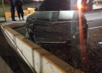 LUIS BELTRAN: Una camioneta RAM que era conducida por una mujer de 29 años de edad con domicilio en la ciudad de Puerto Madryn, terminó despistándose y colisionando contra la estructura del canal cementado en la rotonda de acceso a Luis Beltrán.