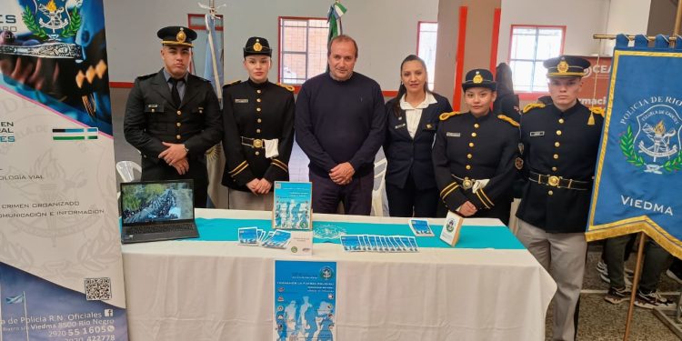 La Escuela de Cadetes participó en la 2° Feria de Carreras en Luis Beltrán  Este miércoles, la Escuela de Cadetes de la Policía de Río Negro participó en la 2° Feria de Carreras, organizada por el municipio de Luis Beltrán, que se llevó a cabo en el Gimnasio Municipal.