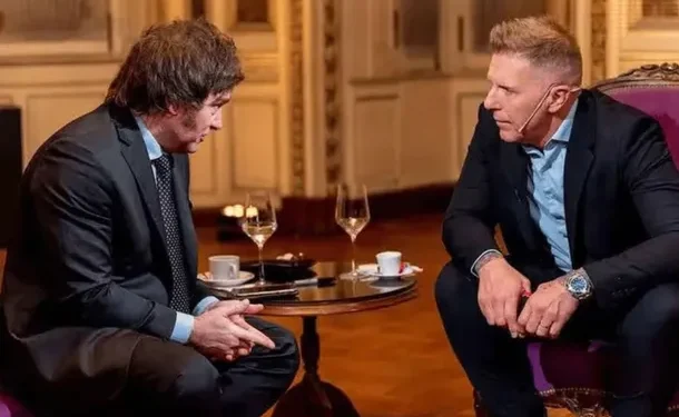 NACIONALES: Joni Viale y Alejandro Fantino se despegaron de Javier Milei tras el escándalo con discapacidad  Dos de los periodistas más identificados con el oficialismo marcaron distancia del Presidente: uno entre risas y chicanas, el otro con un editorial a pura bronca.