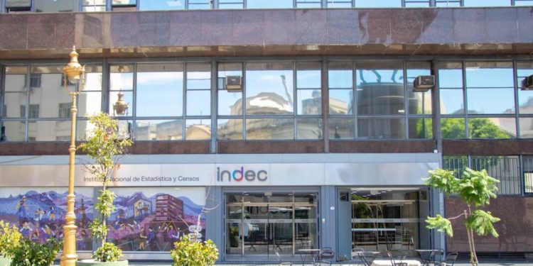 El INDEC perdió dos funcionarios clave que medían la inflación y las condiciones de vida  Por "cuestiones personales" y "discrepancias metodológicas", el INDEC perdió esta semana dos funcionarios claves que medían inflación y condiciones de vida.