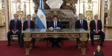 NACIONALES: En cadena nacional, Javier Milei defendió los vetos y acusó al Congreso de querer causar un «genocidio»