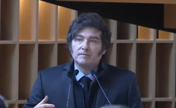 NACIONALES: Javier Milei evitó el escándalo de las coimas en un acto público: «No me importa…»  Durante su discurso en la inauguración del nuevo edificio de Corporación América, el Presidente se mostró desafiante y volvió a apuntar al Congreso.