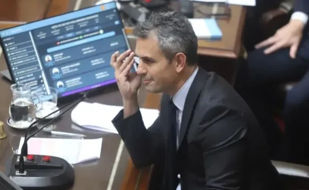 NACIONALES: Diputados ratificó el veto de Javier Milei al aumento para jubilados  Luego de rechazar el veto a la Emergencia en Discapacidad, la oposición no logró los 2/3 para rechazar el del aumento y el bono para los jubilados.