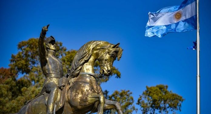 BAHIA BLANCA: Disposición de los servicios durante el feriado con fines turísticos  Este viernes 15 día no laborable, en el marco del feriado nacional del 17 de agosto que conmemora el paso a la inmortalidad del General José de San Martín, los distintos servicios en la ciudad funcionarán del siguiente modo: