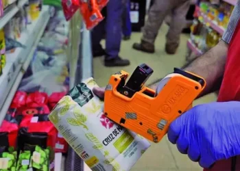 NACIONALES: La suba del dólar empuja los precios: minoristas ya reciben listas con fuertes aumentos