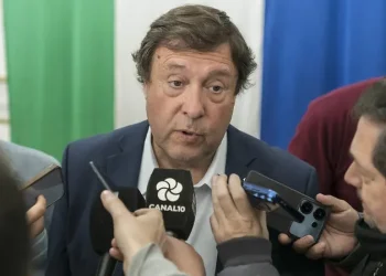 Alberto Weretilneck: “Un país no se construye abandonando las universidades y la salud”