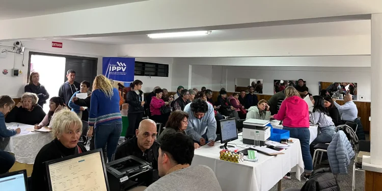 La atención del IPPV en tu barrio llega a Río Colorado  El Instituto de Planificación y Promoción de la Vivienda (IPPV) realizará un nuevo abordaje, completando de esta forma cada región de la provincia desde el comienzo del operativo en abril de 2024. En esta oportunidad, llegará a Río Colorado y la atención se va a centrar en el polideportivo del barrio Unión, este jueves de 14 a 18 y el viernes de 8.30 a 16.30.