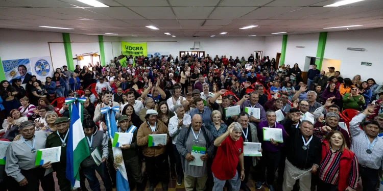 RIO NEGRO: Soldados continentales de la Región Sur fueron reconocidos por la Provincia  En el marco de la reivindicación histórica que lleva adelante la Provincia en el territorio rionegrino, el Gobernador Alberto Weretilneck presidió una emotiva ceremonia en la que ex soldados continentales de la Región Sur, movilizados durante la Guerra de Malvinas, recibieron medallas y certificados.