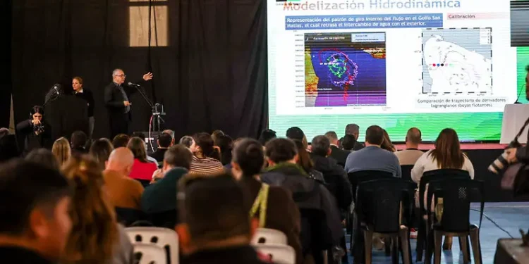 Weretilneck: “Escribimos una nueva página en la historia de Río Negro”  El Gobernador Alberto Weretilneck destacó la amplia participación en la audiencia pública por el segundo buque de Gas Natural Licuado (GNL) que se instalará en Río Negro: “Logramos un proceso abierto, participativo y transparente que refleja el consenso social alcanzado”, afirmó.