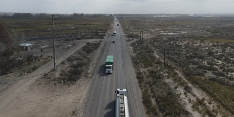 Río Negro licita reconstrucción de la Ruta Provincial 69 hacia Vaca Muerta  El Gobierno de Río Negro, a través de Vialidad Rionegrina, licitará el próximo 21 de octubre la reconstrucción parcial de la Ruta Provincial 69, con fondos del Bono VMOS. Se trata de una vía estratégica que conecta el Alto Valle rionegrino con Neuquén y el desarrollo productivo de Vaca Muerta.