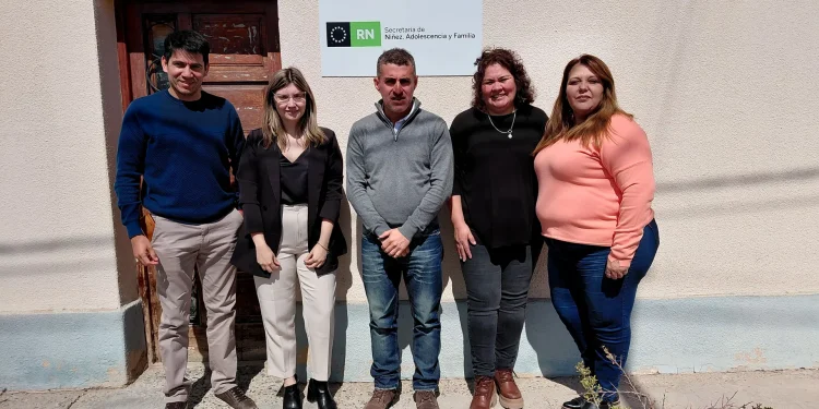 CORONEL BELISLE: Inauguraron una nueva sede de la SENAF  La Secretaría de Niñez, Adolescencia y Familia (SENAF) inauguró una nueva sede en Coronel Belisle, reafirmando su compromiso de ampliar la presencia territorial y acercar el Estado a las comunidades donde más se necesita.