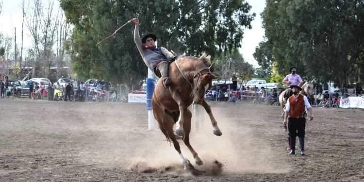 LUIS BELTRAN: Se suspendió la jineteada por condiciones climáticas adversas  Debido al clima desfavorable, la organización del Campeonato Provincial de Jineteada informó la suspensión de la fecha que debía desarrollarse este fin de semana en Luis Beltrán.