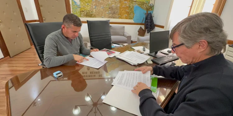 CORONEL BELILSE: Con fondos provinciales, Coronel Belisle financia obras para la comunidad  A través de un convenio entre el Ministerio de Gobierno, Trabajo y Turismo y el municipio de Coronel Belisle, la localidad se alzará con $8 millones que serán destinados a la ejecución de obra pública para mejorar la infraestructura local y consecuentemente la vida de las y los vecinos.