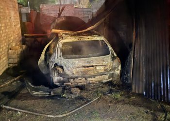 LAMARQUE: Personal de la comisaría de Lamarque y bomberos de la ciudad debieron intervenir, en la madrugada de éste lunes