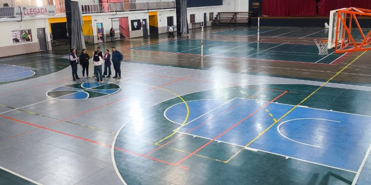 CHOELE CHOEL: Choele encara la remodelación de su Polideportivo Municipal para convertirlo en un Centro Deportivo de Alto Rendimiento  Una obra que marca un antes y un después. Después de más de 20 años sin reformas de fondo, Choele Choel se puso un objetivo grande: transformar su histórico Polideportivo Municipal en un Centro Deportivo de Alto Rendimiento capaz de recibir torneos provinciales y nacionales.