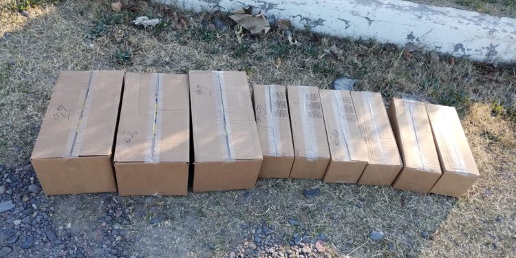 CHOELE CHOEL: Interceptan furgón con alimentos sin habilitación sanitaria  En horas de la tarde de este miércoles, alrededor de las 17:30 horas, personal del Cuerpo de Seguridad Vial de Choele Choel que realizaba junto a agentes de SENASA un control en el kilómetro 998 de la ruta nacional 22, procedieron al decomiso de productos cárnicos transportados sin observar cuestiones sanitarias.