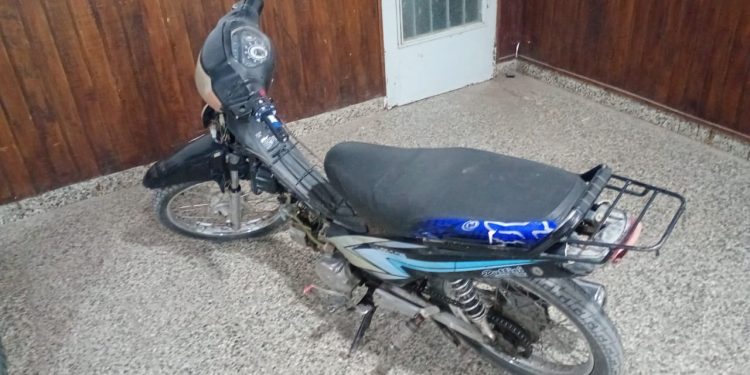 LUIS BELTRAN: Secuestro de motovehículo  La Brigada Rural dependiente de la Unidad Regional IV de la Policía de Río Negro en Valle Medio, realizó éste martes la retención preventiva de una moto que circulaba por rutas de la región presentando serias