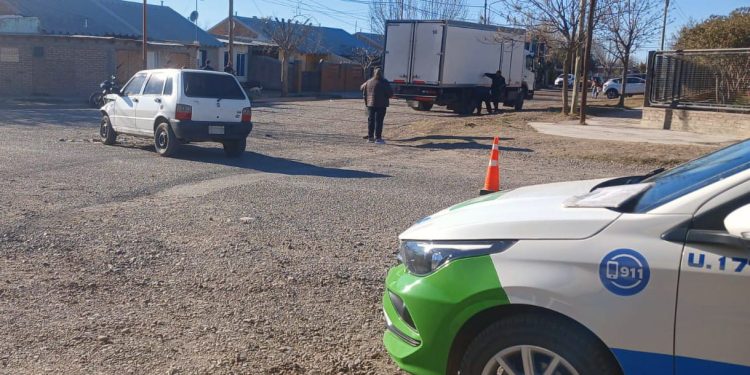 LAMARQUE:  Accidente de tránsito con lesiones leves  En la mañana de éste martes, minutos después de las 9 horas, personal policial de la comisaría 17° acudió a la esquina de Libertad y J. J. Pasos, tras ser advertidos de un incidente vial ocurrido en esa intersección.