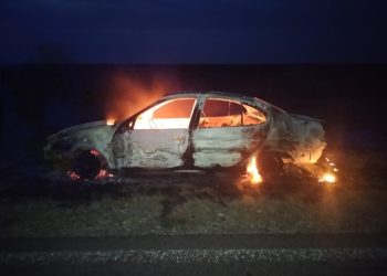 CHOELE CHOEL: En la mañana de este martes, un vehículo se incendió por completo en el kilómetro 973 de la Ruta Nacional 22