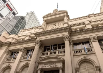 NACIONALES: El dólar mayorista superó el techo de la banda y el BCRA quedó habilitado para intervenir