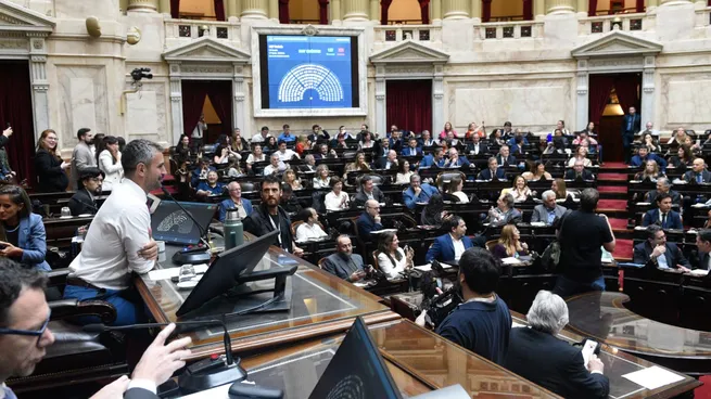 NACIONALES: En plena discusión presupuestaria, Diputados buscan revertir vetos de Javier Milei por universidades y salud pediátrica  El temario también incluye la convocatoria a Karina Milei, la creación de una comisión investigadora, la reforma de DNU y el rechazo de decretos.