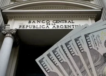 Preocupante dinámica cambiaria: el BCRA vendió en un día u$s678 millones para frenar al dólar, que superó los $1.520 en los bancos