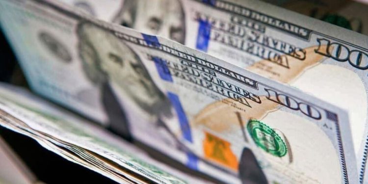 El Banco Central reinstaura una medida del cepo para evitar maniobras con el dólar financiero El Banco Central determinó que quienes compren dólares oficiales no podrán operar con el dólar MEP o CCL por un plazo de 90 días.