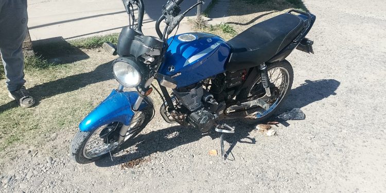 LAMARQUE: Moto y camioneta fueron protagonistas de una colisión  Moto y camioneta fueron protagonistas de una colisión ocurrida en las primeras horas de la tarde de éste viernes en la localidad de Lamarque.