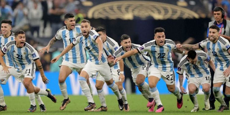 En Diputados, distinguieron a los dos bahienses campeones del mundo  La Cámara de Diputados bonaerense le dio media sanción a proyectos para reconocer como personalidad destacada a dos campeones del mundo.