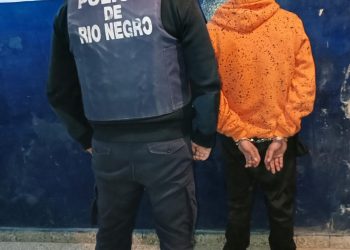 CHIMPAY: Policía detuvo a sujeto violento que provocaba desmanes y agresiones en la madrugada