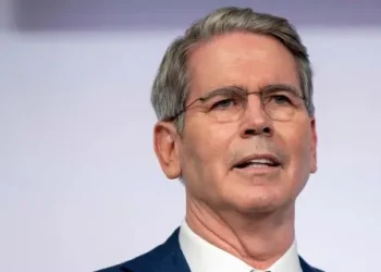 Scott Bessent reveló que el Tesoro de EE.UU. negocia con Argentina un swap por 20 mil millones de dólares