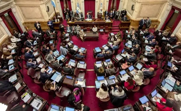 NACIONALES: El Senado debate este jueves el rechazo al veto de la Ley de ATN  El Senado intentará sostener la ley que busca poner un freno al ahogo financiero al que sometió Javier Milei a las provincias desde su desembarco en la Casa Rosada.