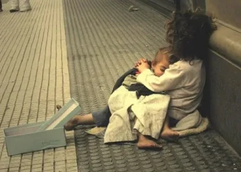 La pobreza bajó en el primer semestre de 2025: el índice fue del 31,6% según INDEC