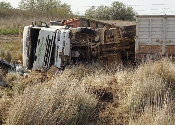 Personal del Destacamento Vial Pomona debió acudir ésta mañana al kilómetro 276 de la Ruta Nacional 250, lugar en el que se produjo un accidente de tránsito