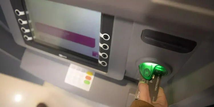 Provincia inició el pago de sueldos a estatales rionegrinos  El Gobierno Provincial comenzó este jueves con el depósito de haberes a empleados y empleadas estatales del Estado rionegrino. El cronograma se extenderá hasta el sábado.