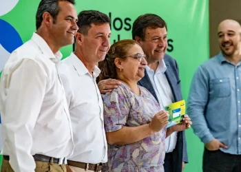 CHOELE CHOEL: Weretilneck entregó tarjetas de salud y escrituras