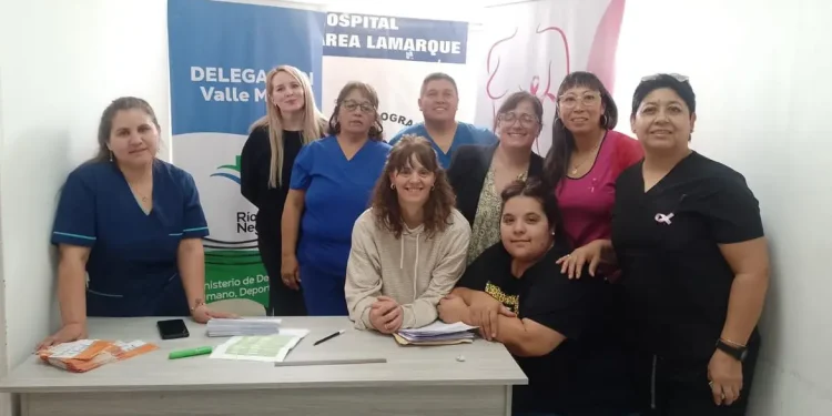 LAMARQUE: Provincia entregó tarjetas de RN Presente Salud El Ministerio de Desarrollo Humano, Deporte y Cultura realizó una nueva entrega del programa Río Negro Presente Salud en Lamarque, con el objetivo de fortalecer el acceso a la atención sanitaria y garantizar la cobertura en medicamentos esenciales para las familias rionegrinas.