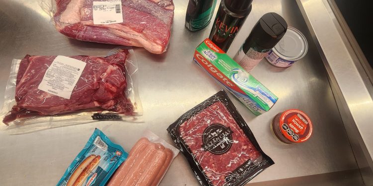 CHOELE CHOEL: Dos jóvenes quedaron demorados por tentativa de hurto a supermercado