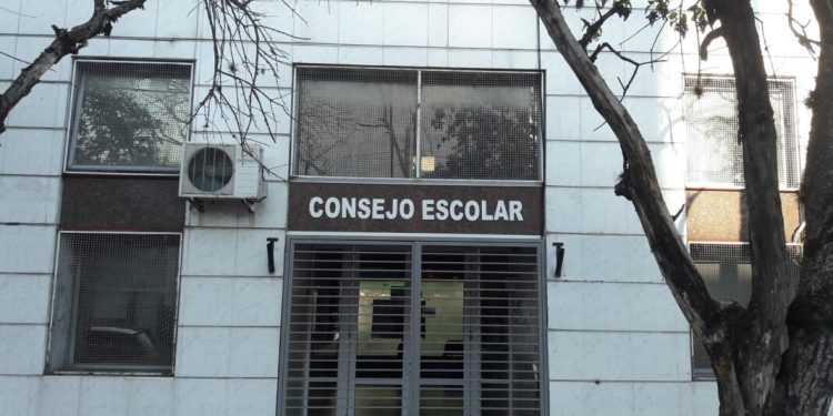 Buscan reformar la Ley de Consejos Escolares: cómo cambiaría su funcionamiento  La diputada bonaerense del GEN, Natalia Dziakowski, presentó un proyecto para modificar la Ley de Consejos Escolares. Qué artículos cambia y qué busca la normativa.