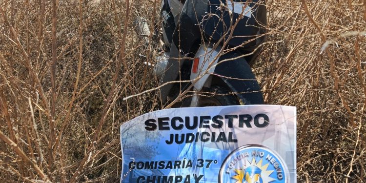 CHIMPAY:  Policía recupera moto robada horas antes  Personal de la Comisaría 37° de Chimpay halló, oculta entre pastizales cercanos al sector de la ciudad conocido como “loteo de Grossi”, una motocicleta Appia Citi plus 110 cc que – personas ignoradas – habían sustraído en las últimas horas del miércoles.