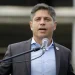 Kicillof acusó a Milei de “hipotecar el futuro del país para llegar a octubre sin devaluar”