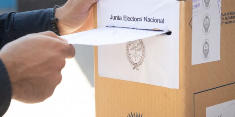 Sancionarán con multas de $77.000 a las personas que se saquen fotos con su voto  La medida la resolvió el Juzgado Federal N°1 de La Plata.