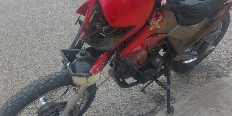 CHOELE CHOEL: En horas de la tarde de este jueves, personal de la Comisaría Octava de Choele Choel intervino ante un accidente de tránsito  En horas de la tarde de este jueves, personal de la Comisaría Octava de Choele Choel intervino ante un accidente de tránsito ocurrido en la intersección de las calles Avellaneda y Uruguay de esta localidad.