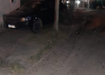 LUIS BELTRAN: Sufrió una descompensación y terminó con su auto subido a la vereda